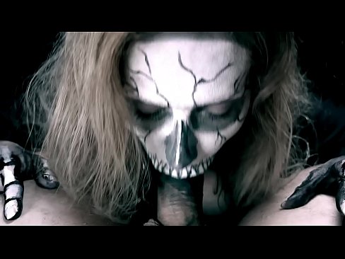 ❤️ Demon girl zuigt pik met haar zwarte mond en slikt sperma. Fuck video at porn nl.extratorrents.top ☑