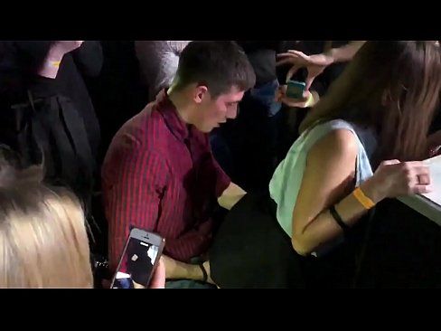 ❤️ Echte seks in een Russische nachtclub. 18-jarig Russisch meisje in de anus en vagina geneukt in een nachtclub Fuck video at porn nl.extratorrents.top ☑